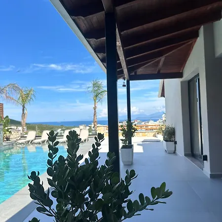 Luxury Oasis Villa *