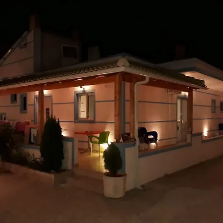 Luxury Villa Oasis Апартаменты Ксамил